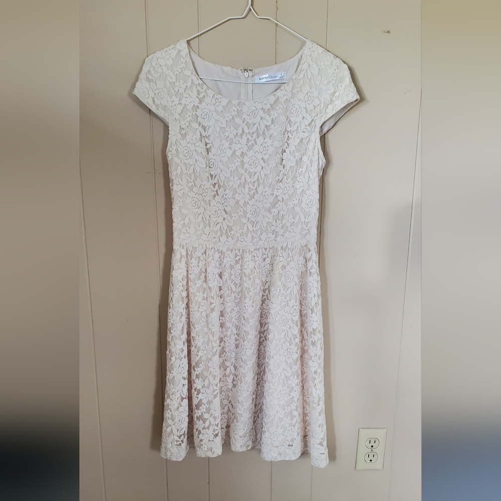 Kensie cream lace dress size 4
